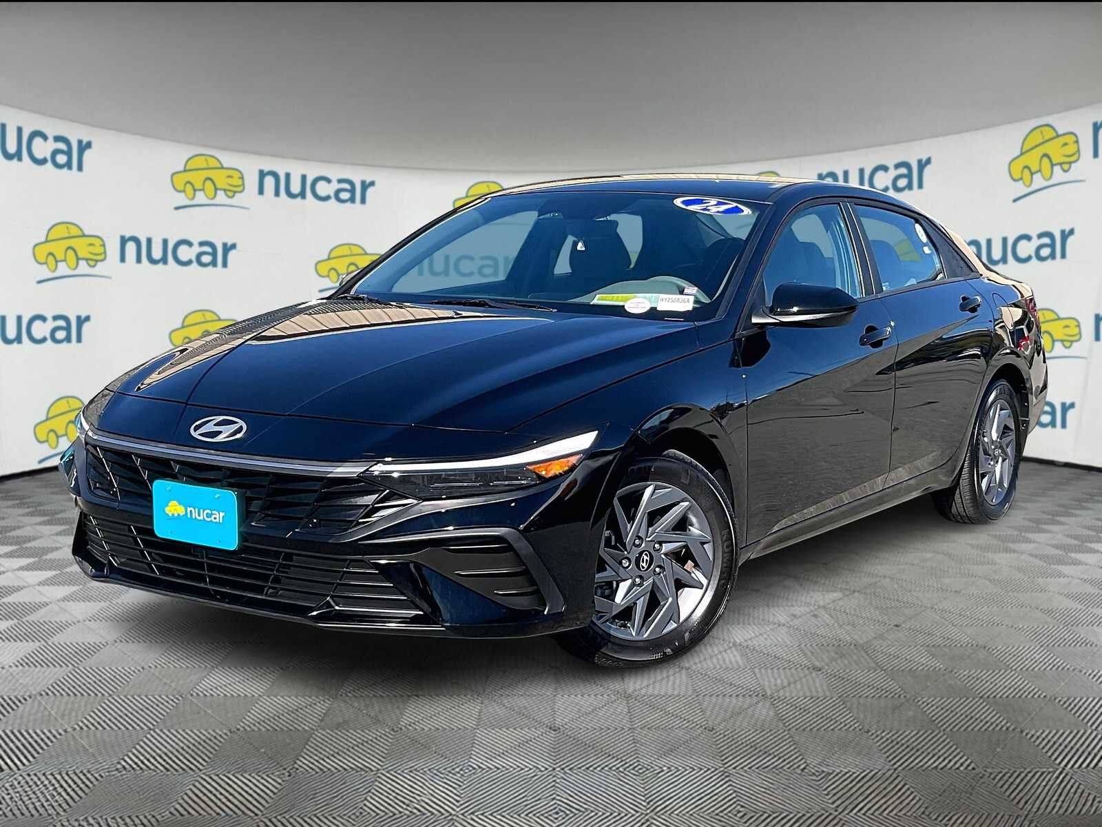 2024 Hyundai Elantra SEL photo 3
