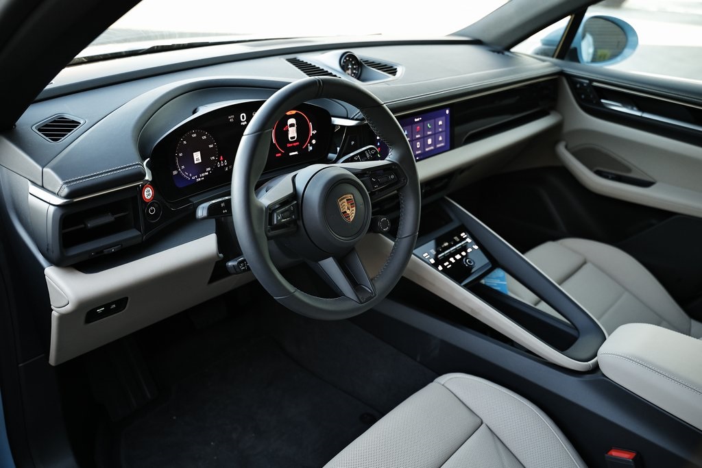 2025 Porsche Macan Electric photo 4