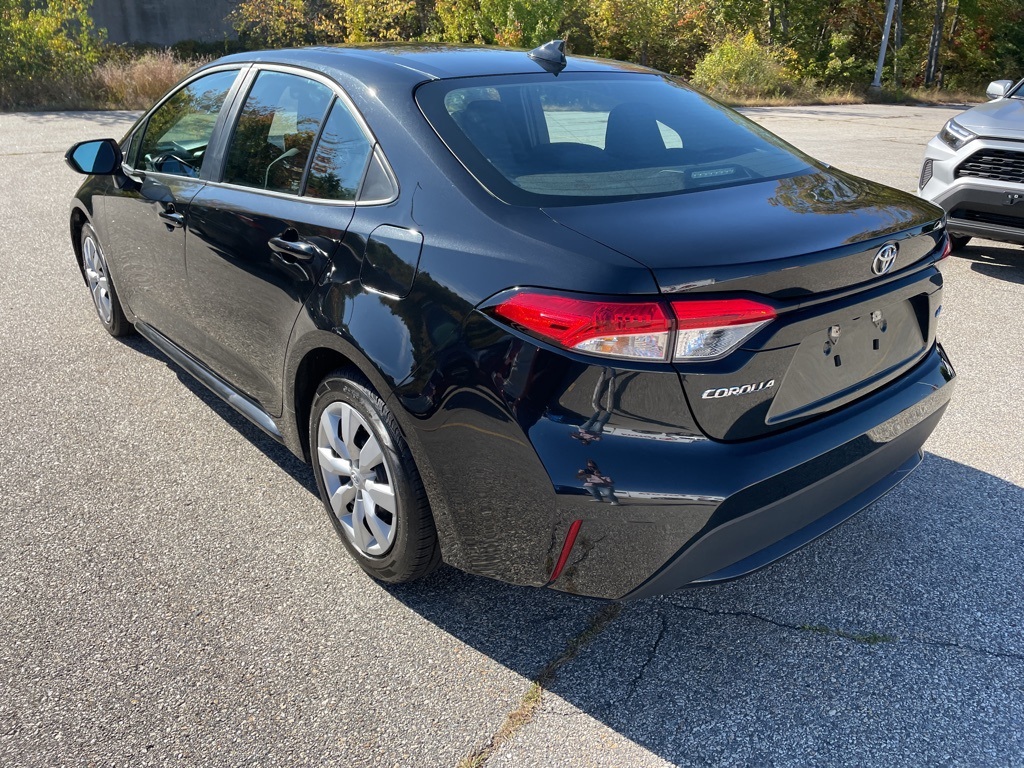 2022 Toyota Corolla LE photo 3