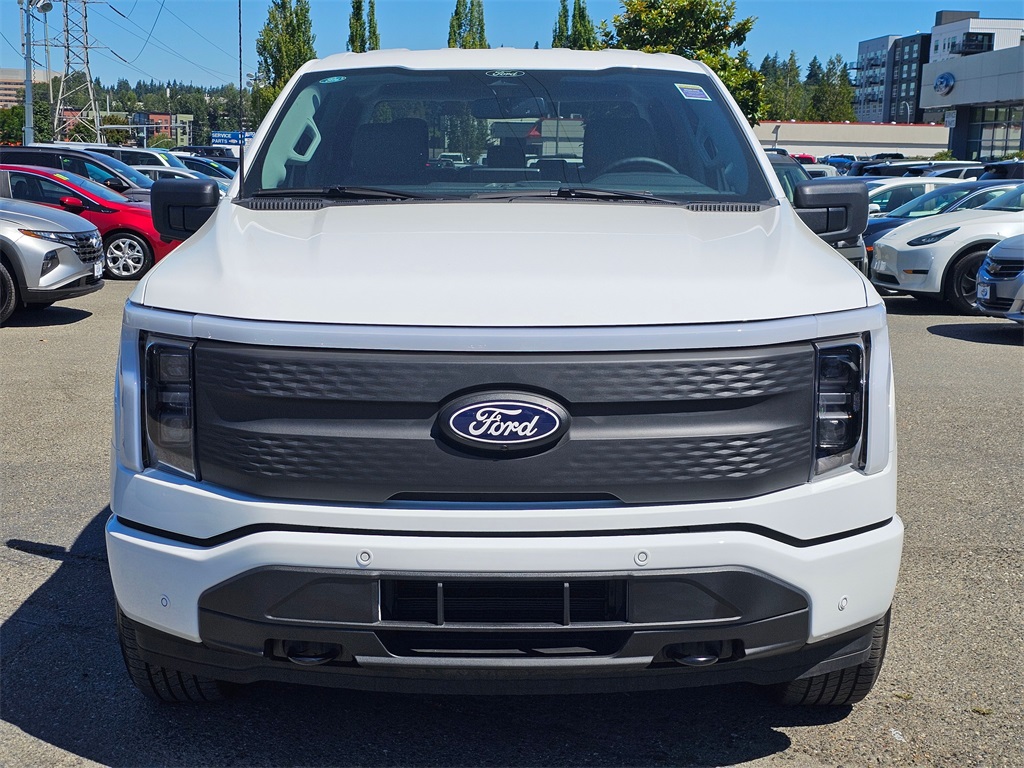 2025 Ford F-150 Lightning photo 2