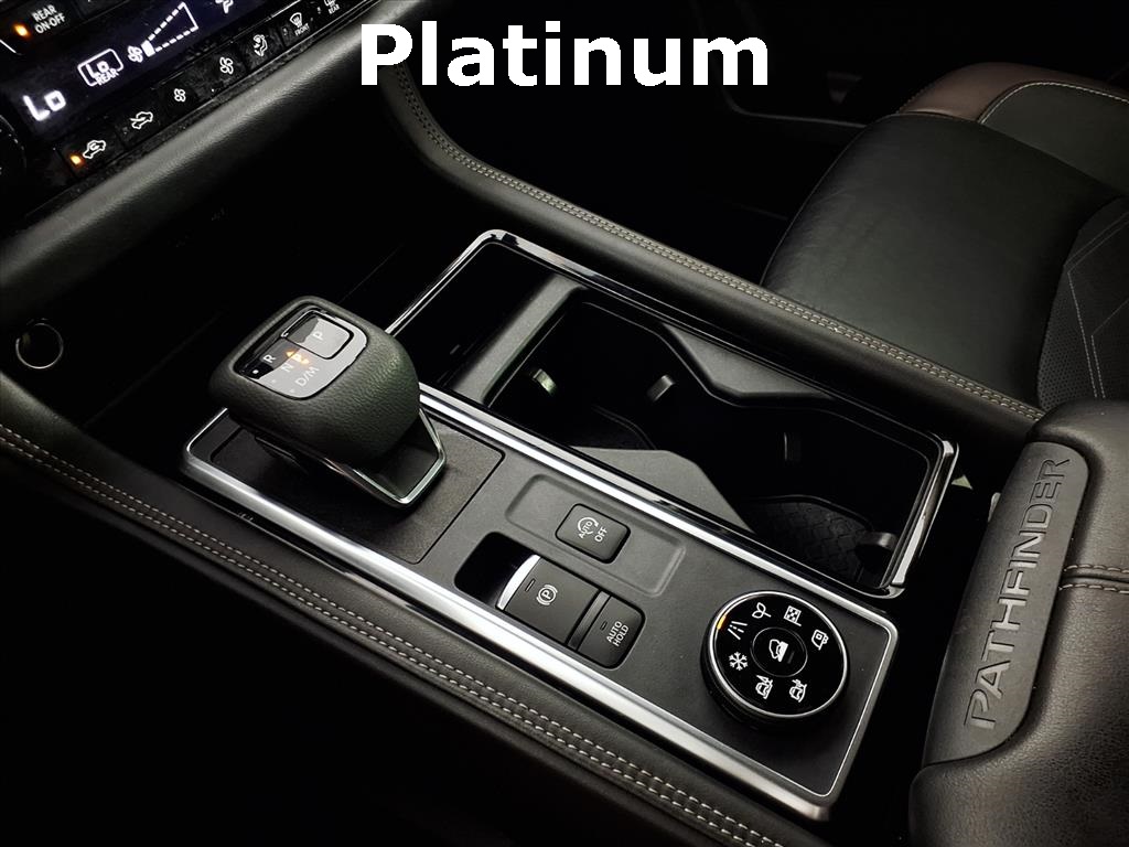 2023 Nissan Pathfinder Platinum photo 16