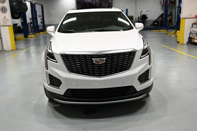 2025 Cadillac XT5 Premium Luxury photo 2