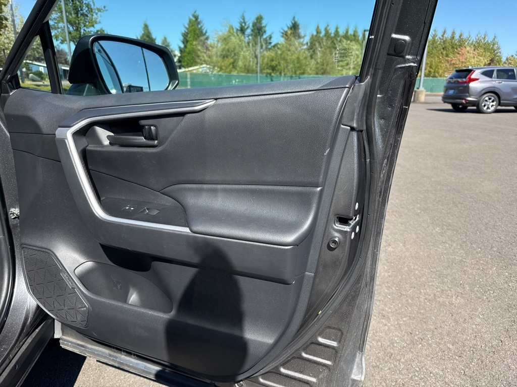 2021 Toyota RAV4 Hybrid LE photo 21