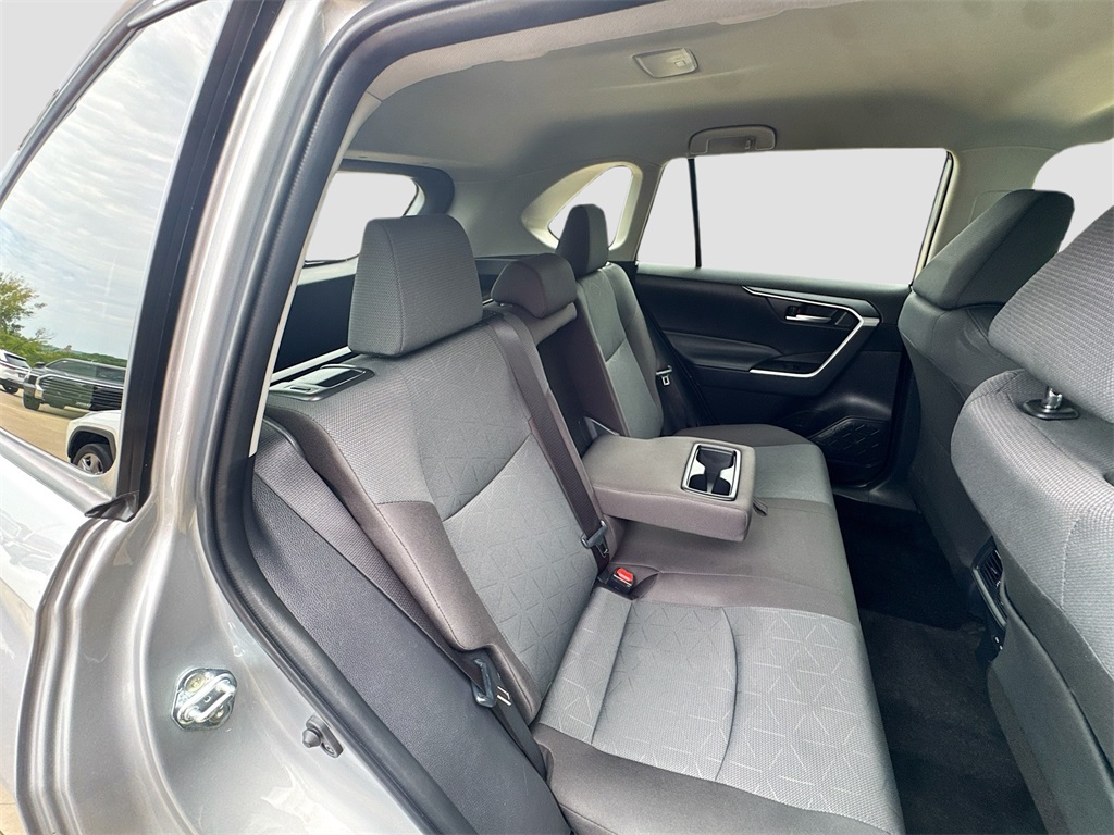 2025 Toyota RAV4 Hybrid XLE photo 25