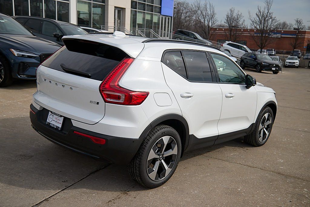2026 VOLVO XC40 - Image 8