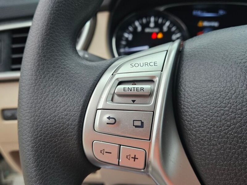 2016 Nissan Rogue SV photo 20