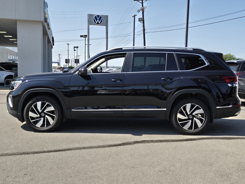 2025 Volkswagen Atlas SEL photo 4