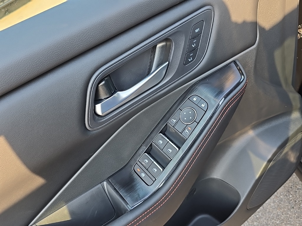 2026 Nissan Rogue SV photo 7