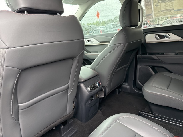 2025 Ford Explorer photo 22