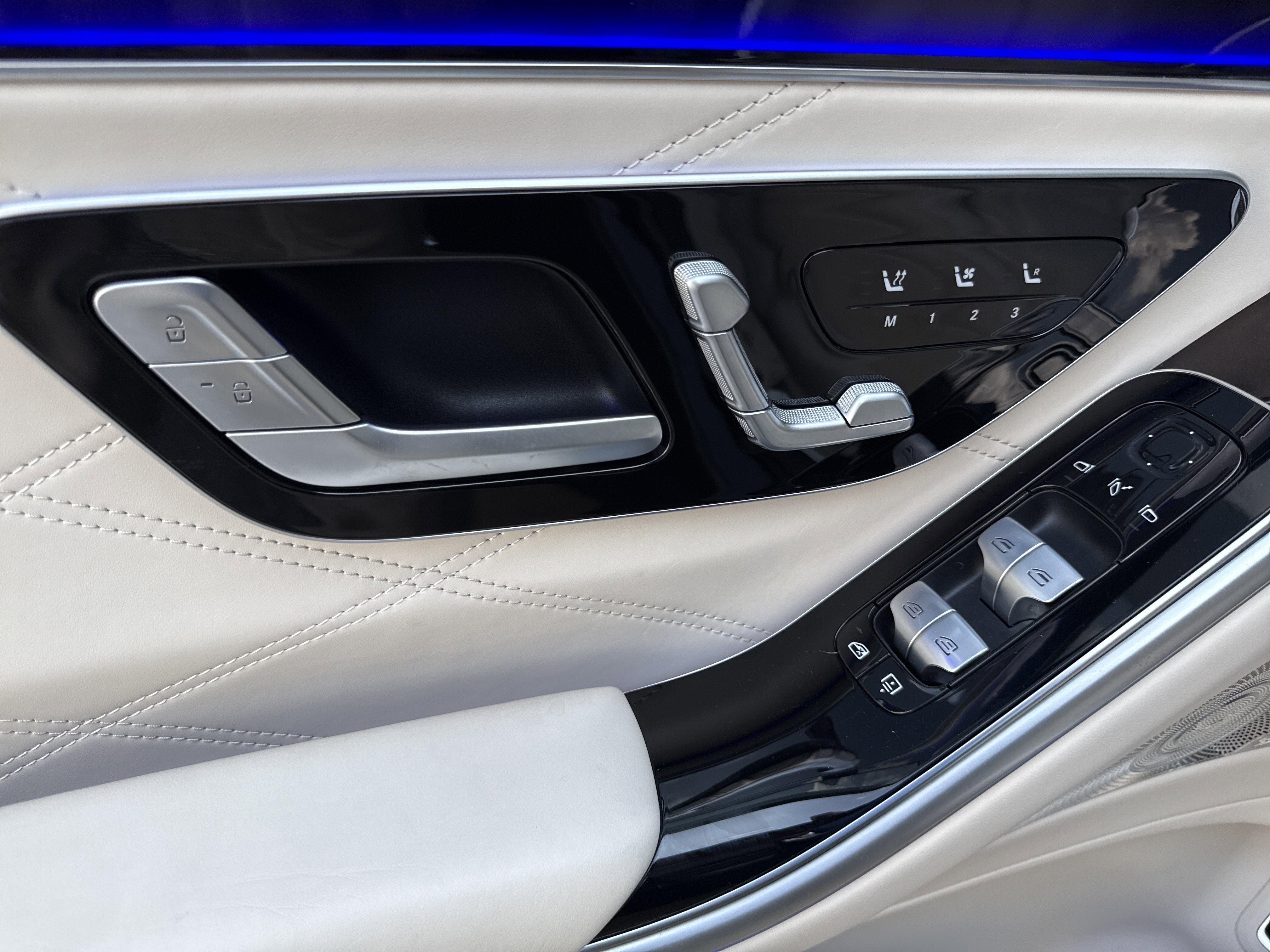 2022 Mercedes Benz S Maybach 580 photo 4