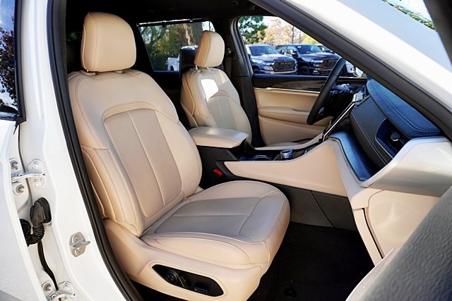 Used 2023 White Jeep Limited image 12