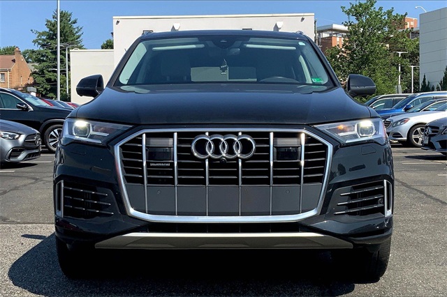 2023 Audi Q7 55 Premium Plus photo 2