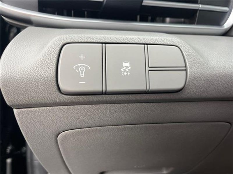 2024 Hyundai Elantra SEL Convenience photo 16