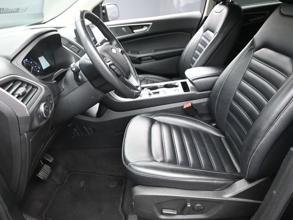 2022 Ford Edge SEL photo 11