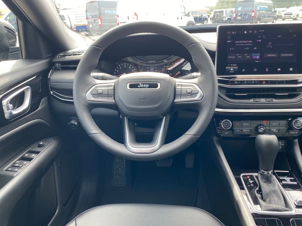 2025 Jeep Compass Latitude photo 13