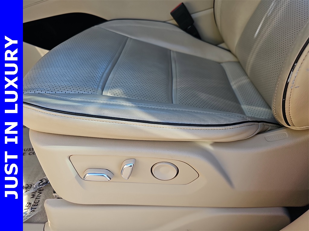 2023 Cadillac Escalade Premium Luxury photo 29