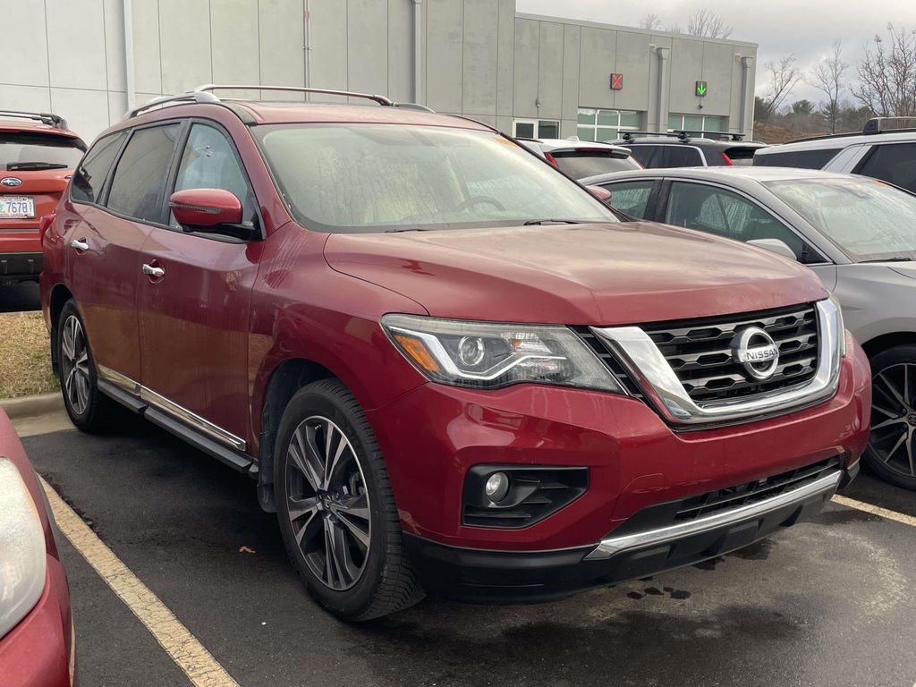 2017 Nissan Pathfinder Platinum's photo