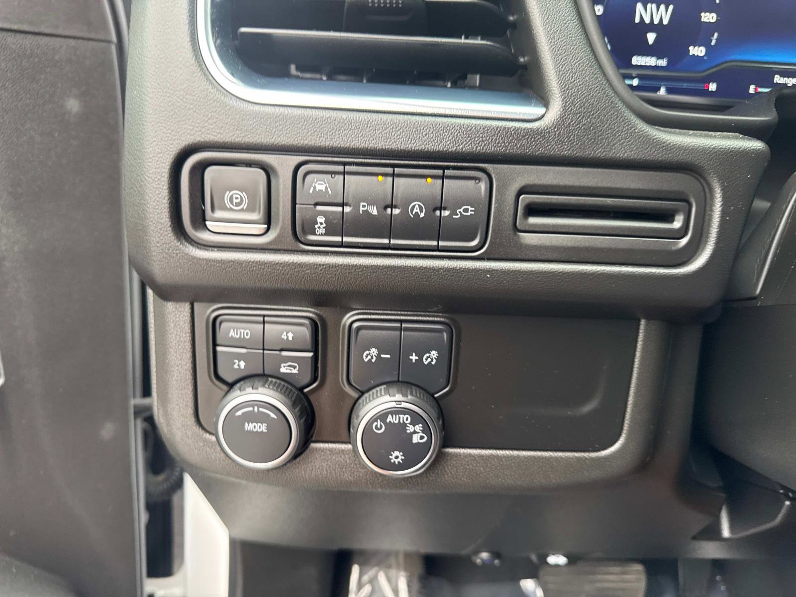 Used 2022 Summit White Chevrolet LT image 18