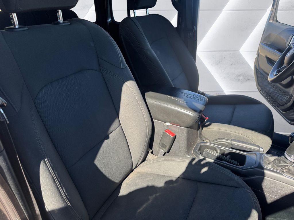 2019 Jeep Wrangler Unlimited Sport photo 14