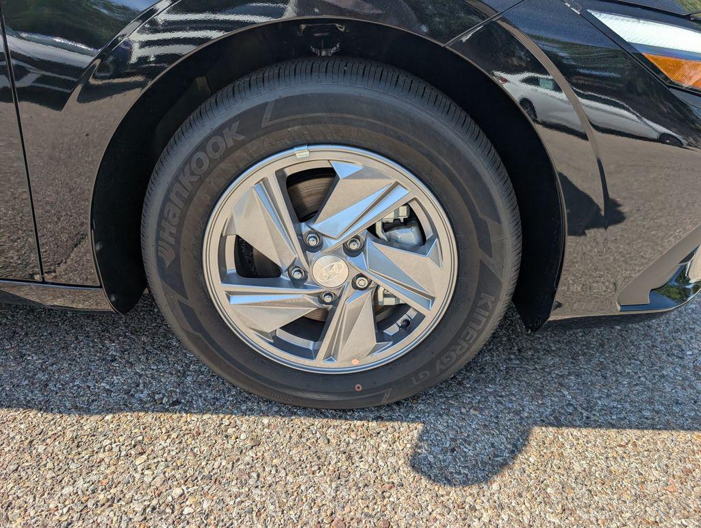 2025 Hyundai Elantra SE photo 20
