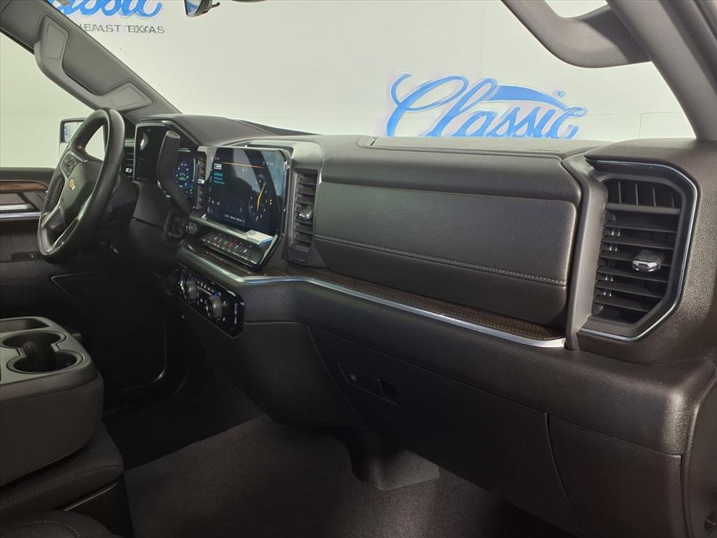 2023 Chevrolet Silverado 1500 LT photo 3