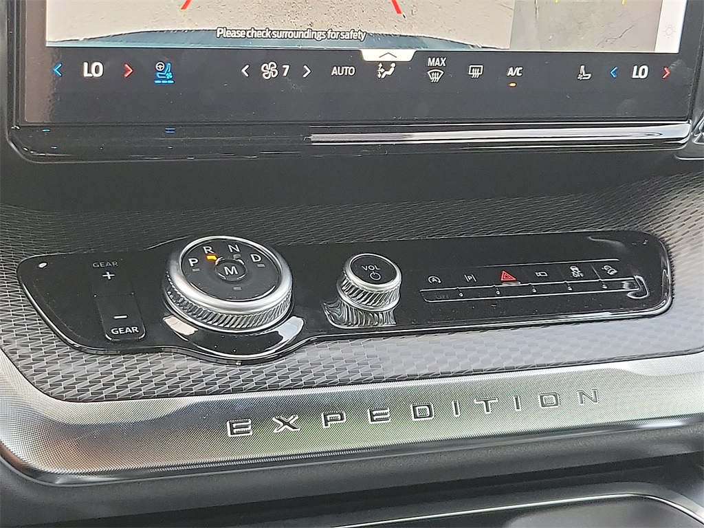 2025 Ford Expedition Platinum photo 17