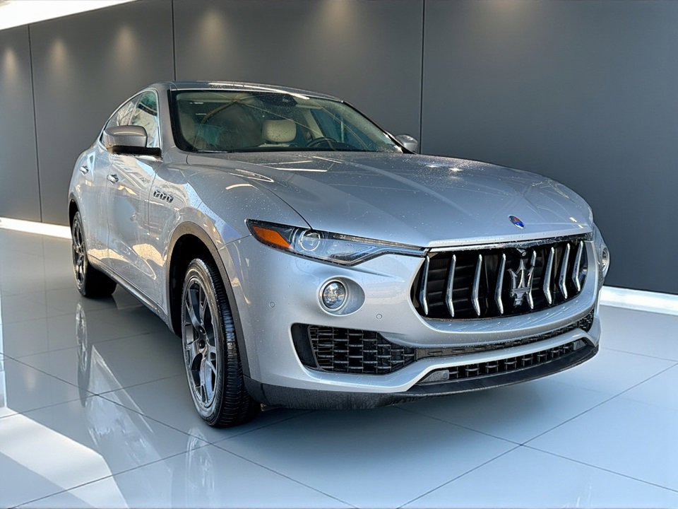 2018 Maserati Levante Base photo 2
