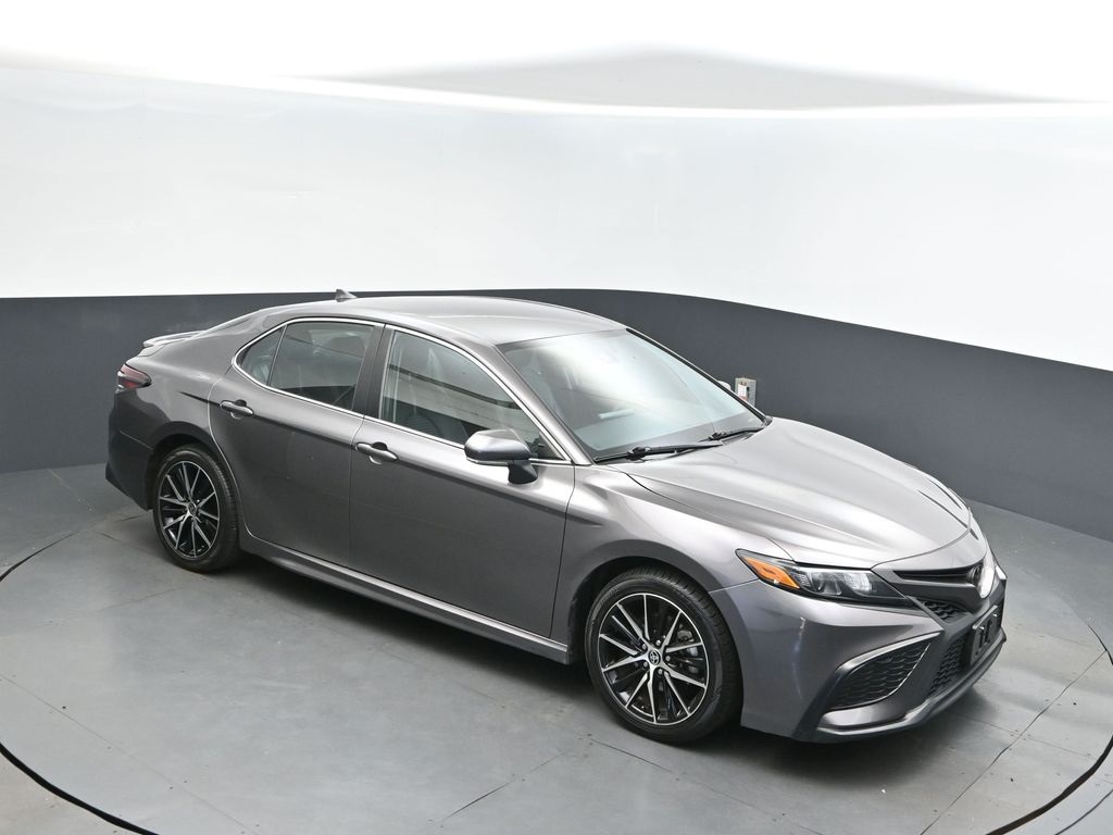 2023 Toyota Camry SE's photo