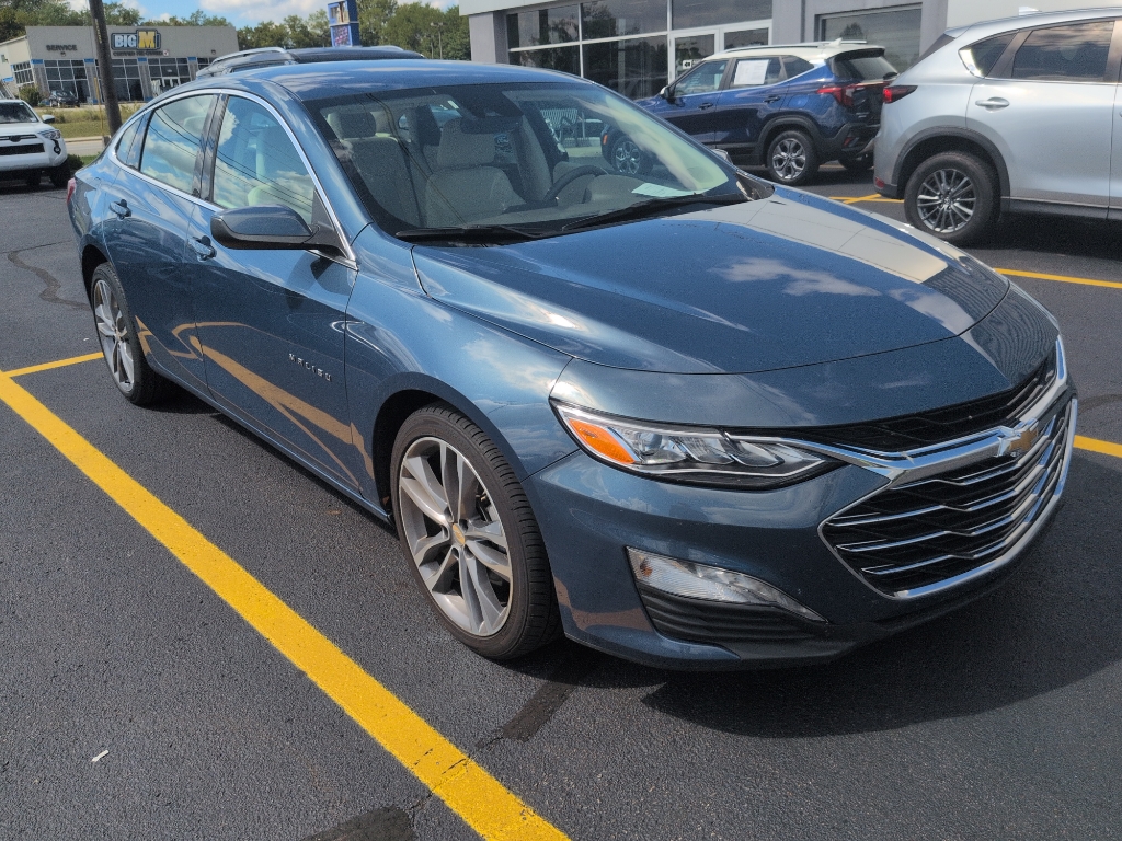 2024 Chevrolet Malibu Premier 2LT photo 2