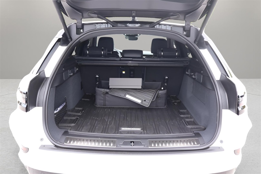 2026 Land Rover Range Rover Velar SE photo 15