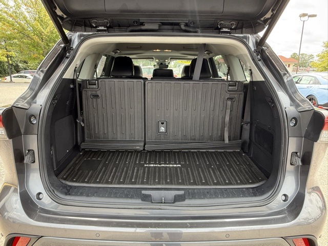 2021 Toyota Highlander Hybrid Limited photo 18
