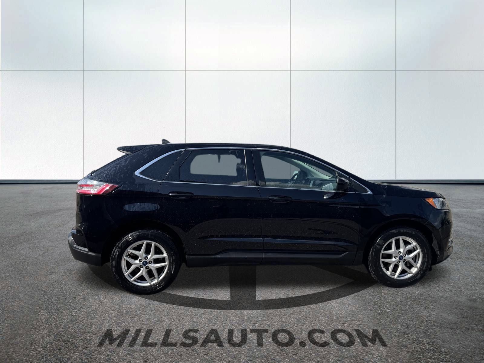 2022 Ford Edge SEL photo 3