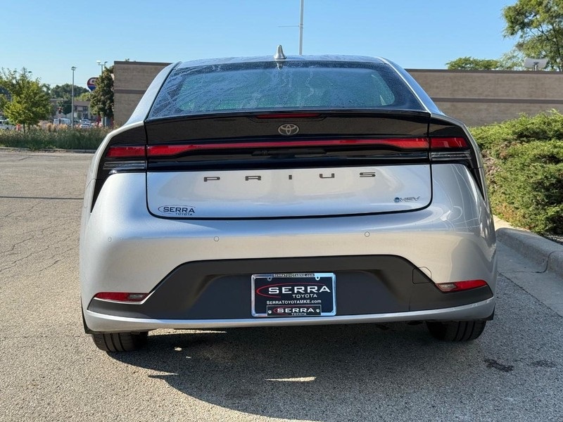 2024 Toyota Prius LE photo 4