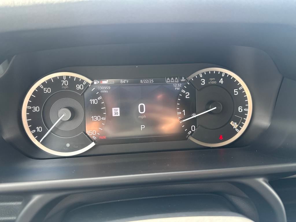 2023 Land Rover Defender 110 SE photo 12