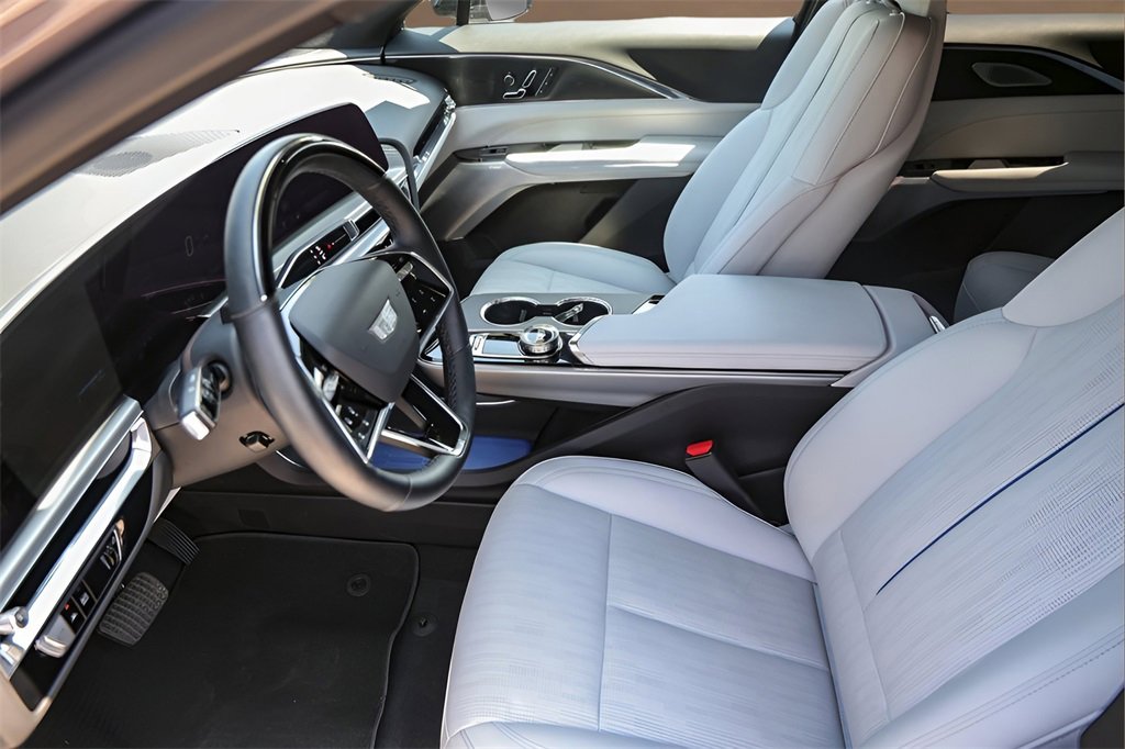 2024 Cadillac Lyriq Luxury photo 8