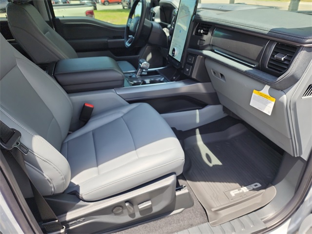 2025 Ford F-150 Lightning photo 8