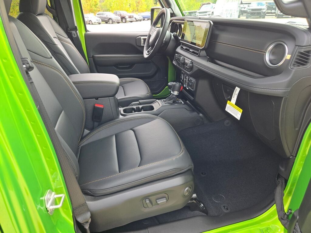 2025 Jeep Gladiator Sport photo 3