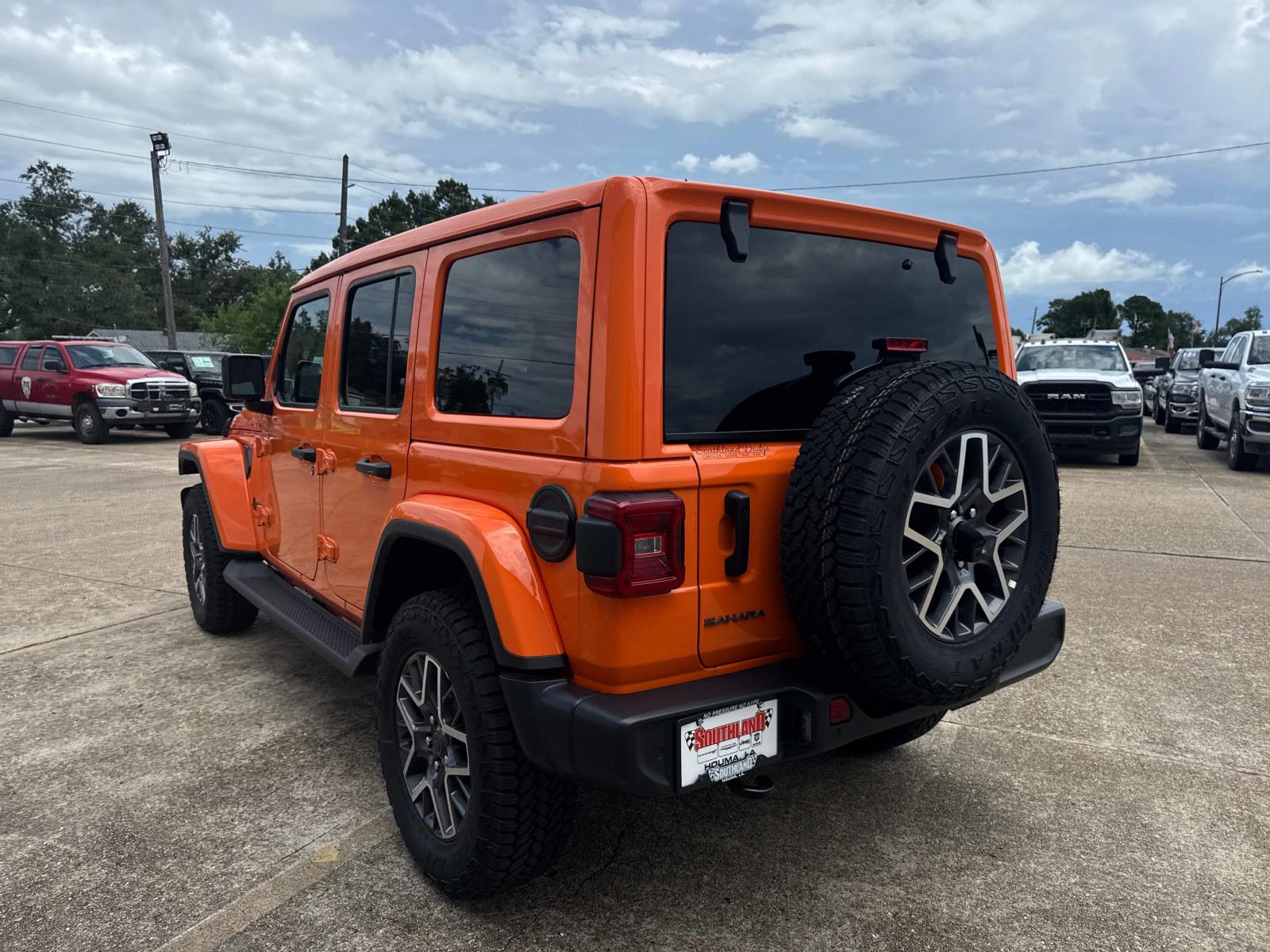 2025 Jeep Wrangler Sahara photo 3