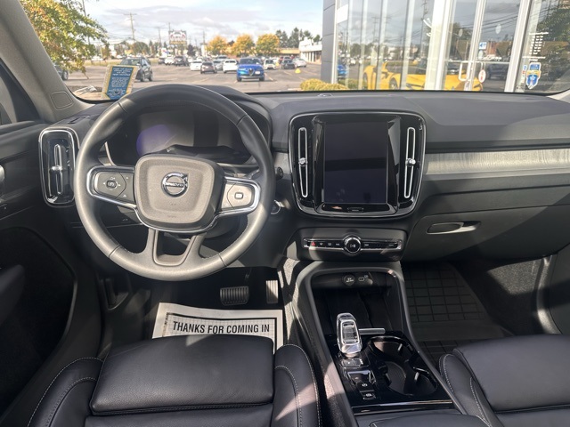 2023 Volvo XC40 Plus photo 10