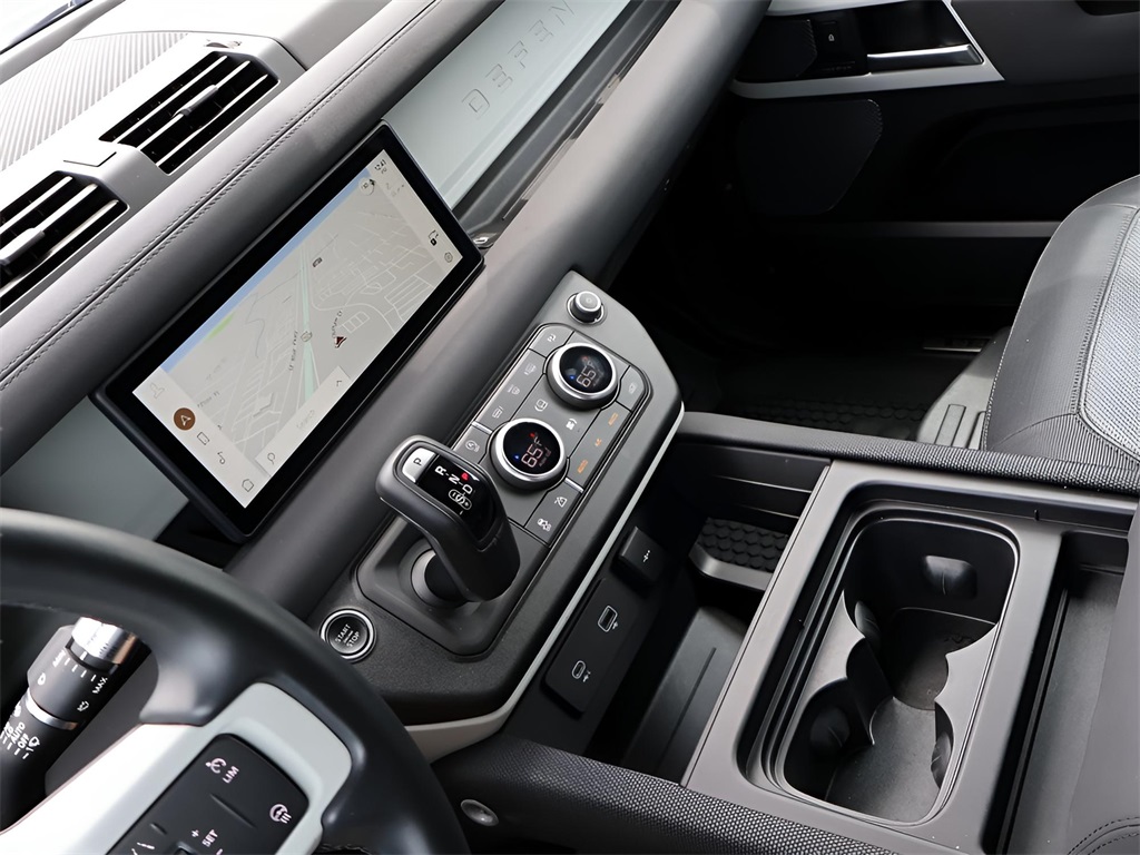 2022 Land Rover Defender 90 X-Dynamic S photo 18