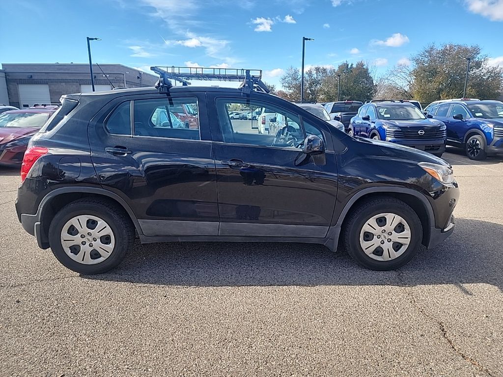 2017 Chevrolet Trax LS photo 4