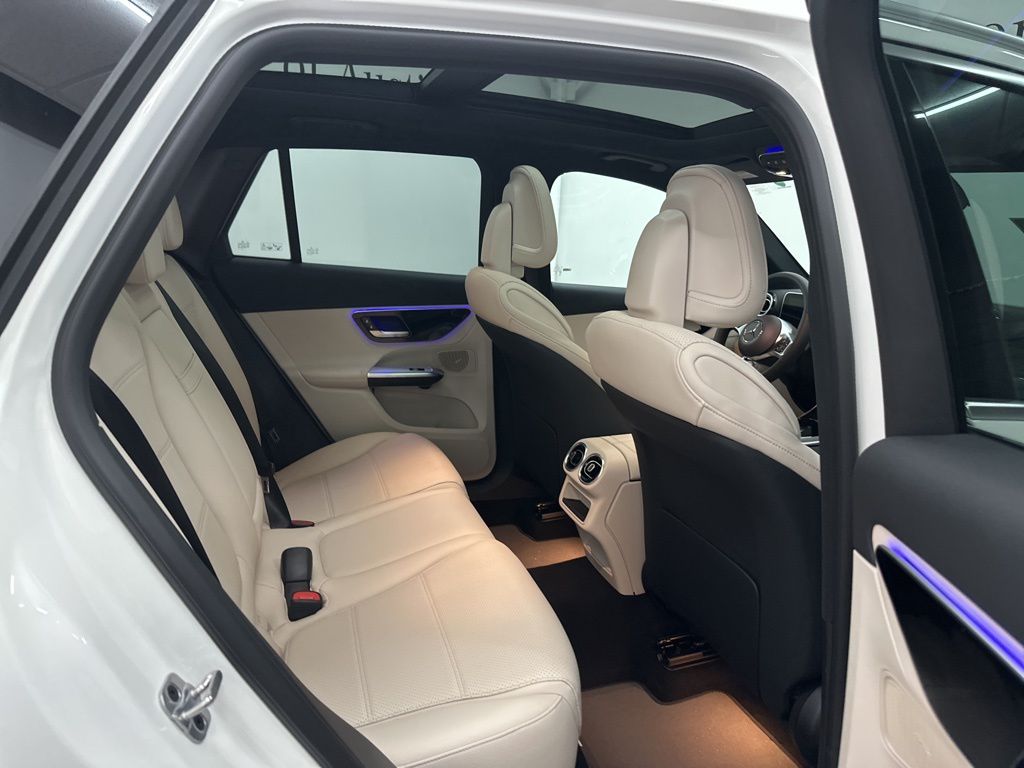 2026 Mercedes Benz GLC 300 photo 19