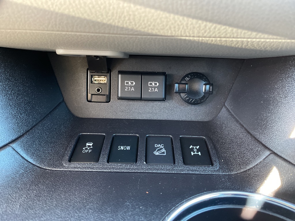 2019 Toyota Highlander LE Plus photo 10