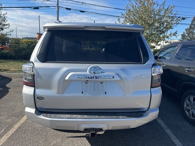 2018 Toyota 4Runner SR5 photo 4