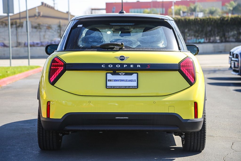 2025 Mini Cooper 4 Door Hardtop Signature photo 6