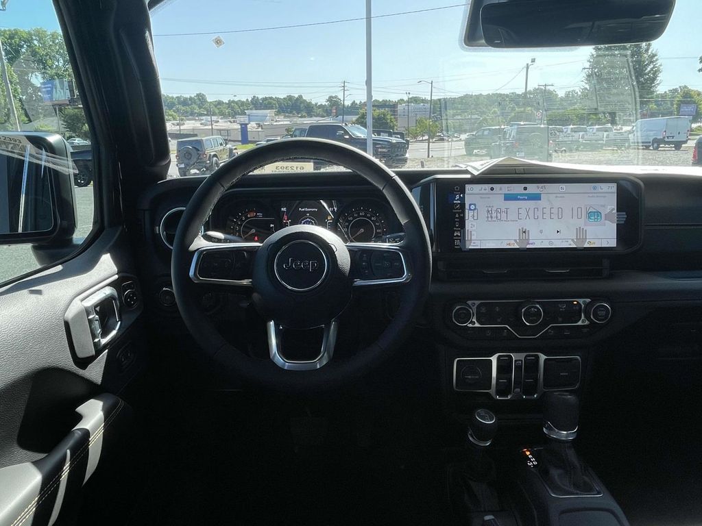2025 Jeep Wrangler Sahara photo 20