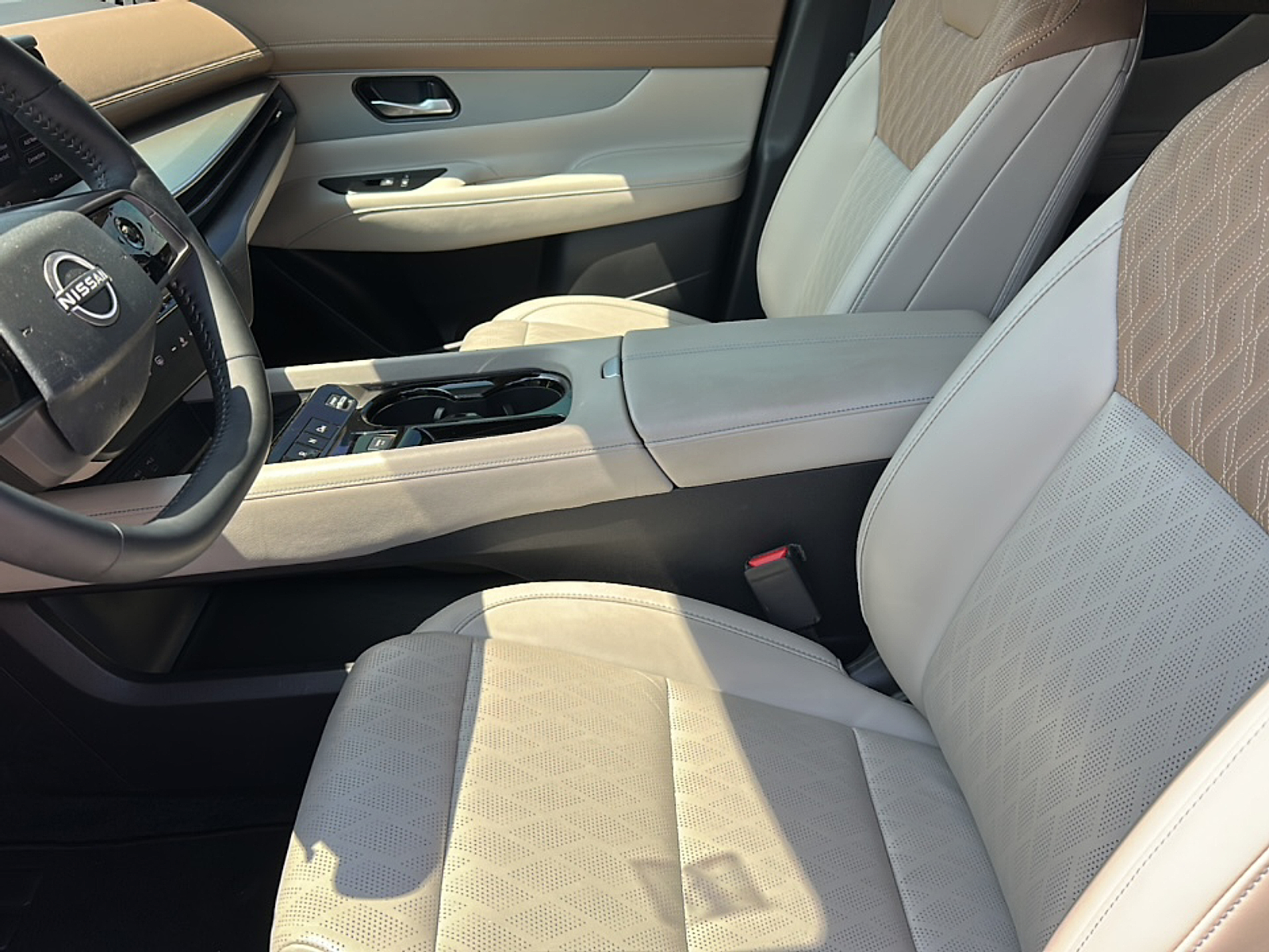 2025 Nissan Murano Platinum photo 2