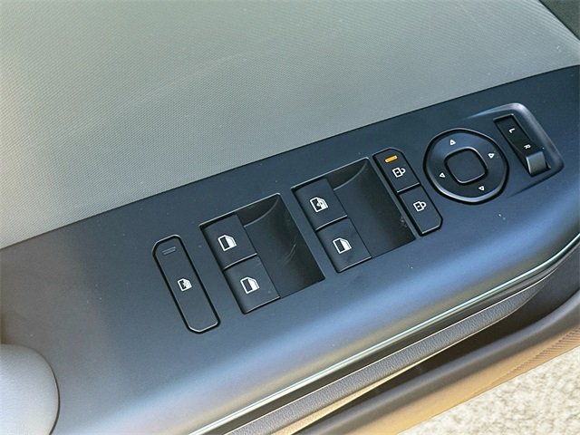 2025 Kia K4 LXS photo 16