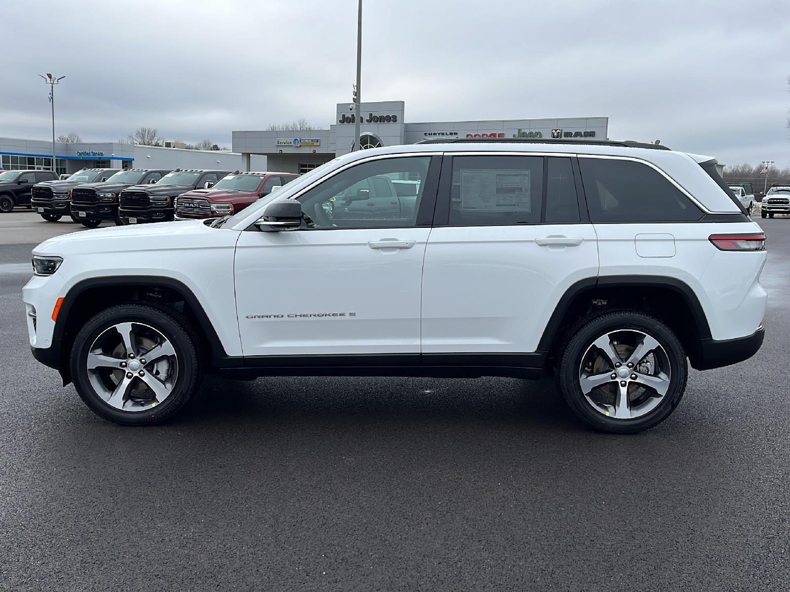 2025 Jeep Grand Cherokee Limited photo 3