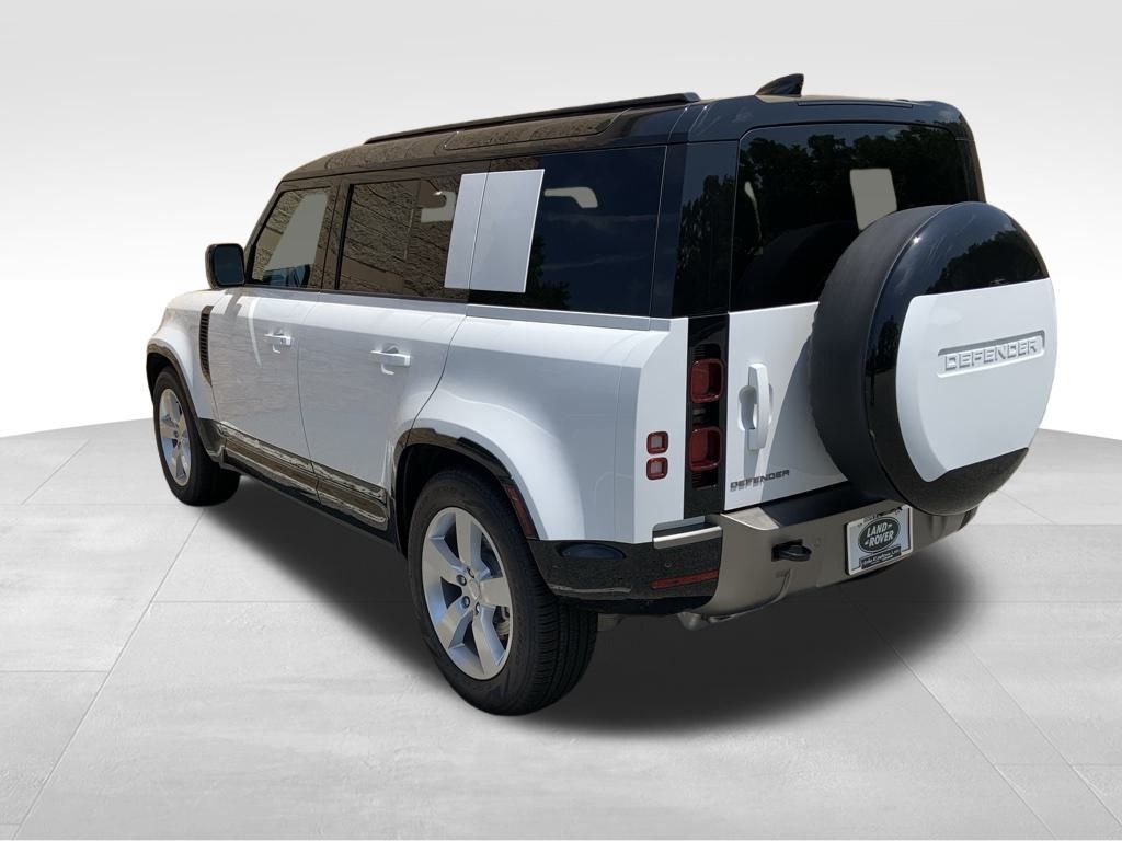 2025 Land Rover Defender 110 X-Dynamic SE photo 8